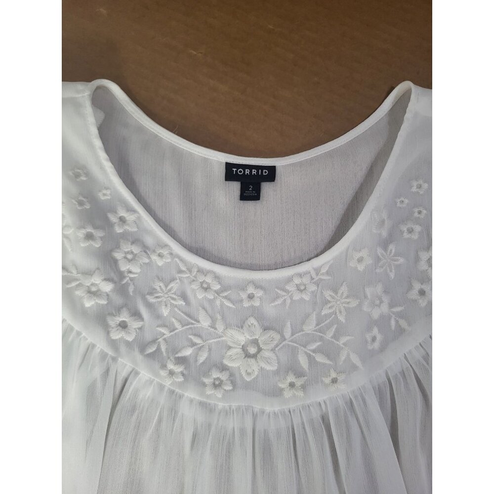 Torrid White Embroidered Chiffon Sheer Blouse SZ 2 Floral Flowy Festival Summer - Picture 3 of 8